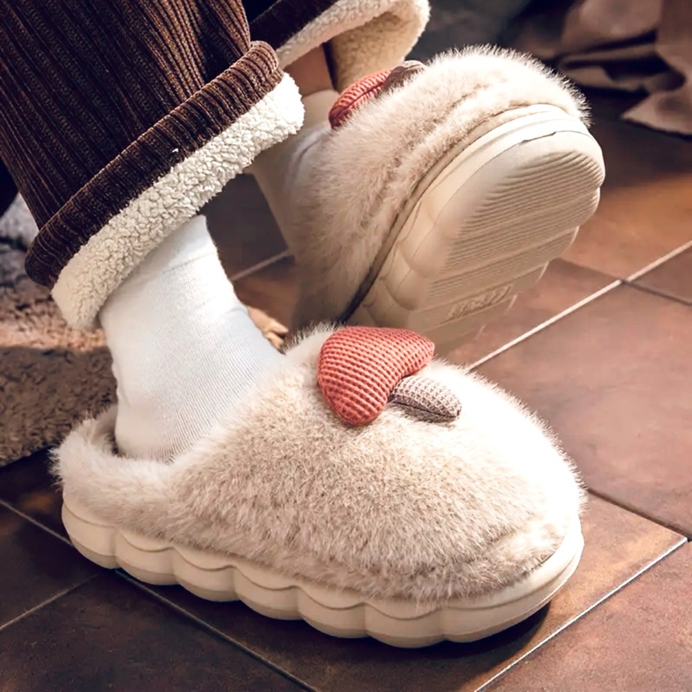 NEW Mushroom puffy appliqué fuzzy plush cream tan faux fur slippers size 7/8 - Picture 2 of 10